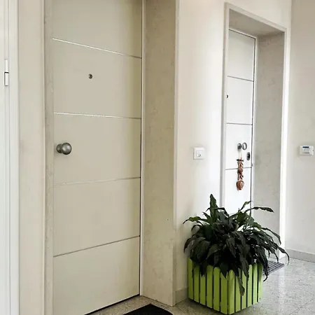 Airport Marco Polo Apartment